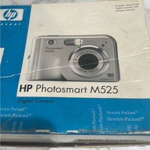 HP Photosmart M525 Silver Compact Digital Camera with Blue Packaging